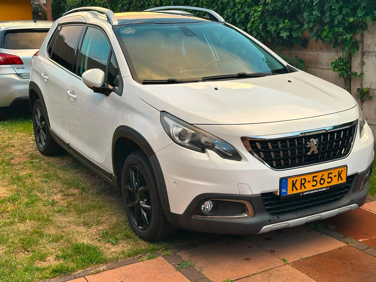 Peugeot 2008 - 1.2 PureTech Blue Lease Executive - AutoWereld.nl