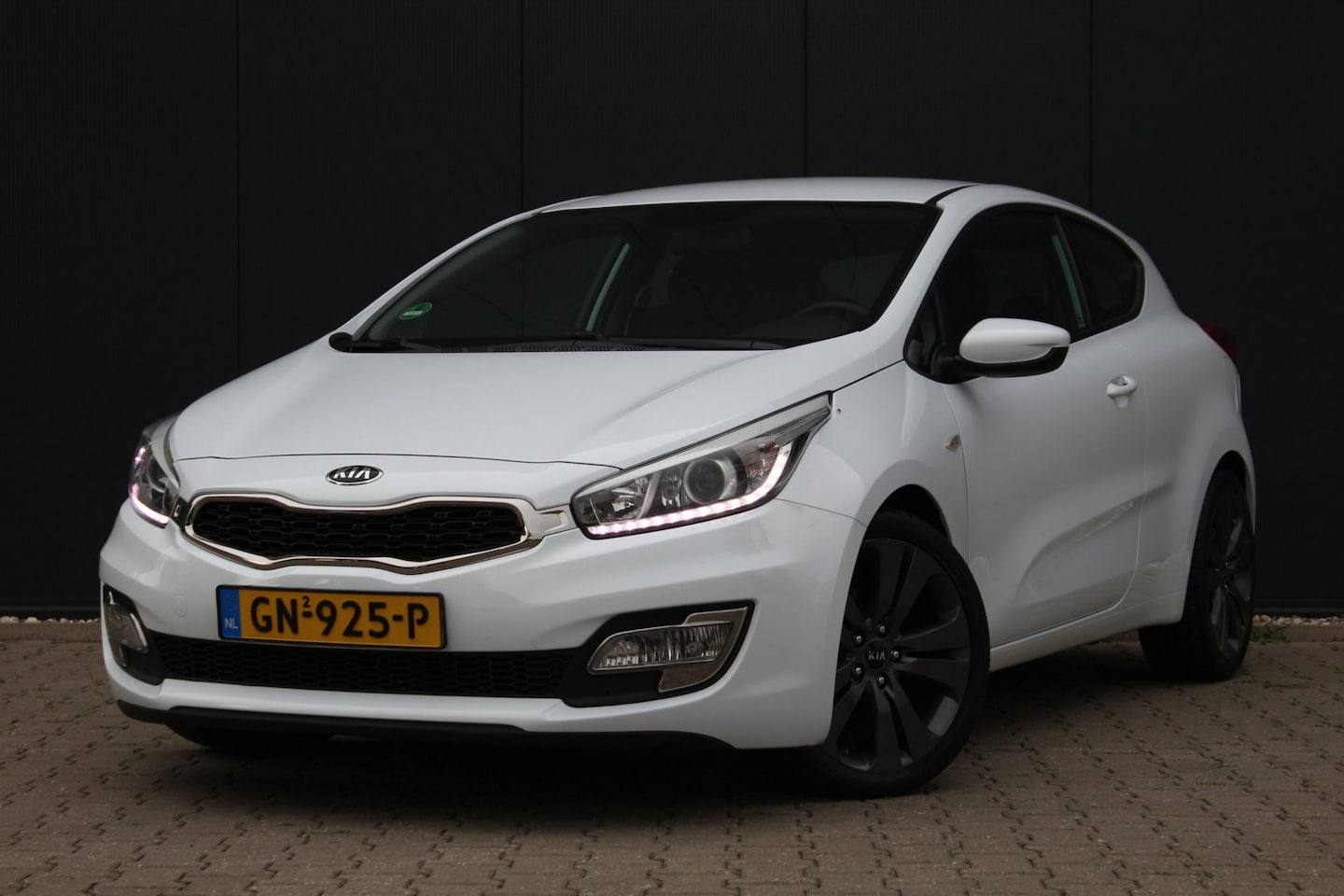 Kia Pro cee'd - 1.6 GDI ComfortLine | Apple Carplay | Airco | Cruise control | APK | - AutoWereld.nl