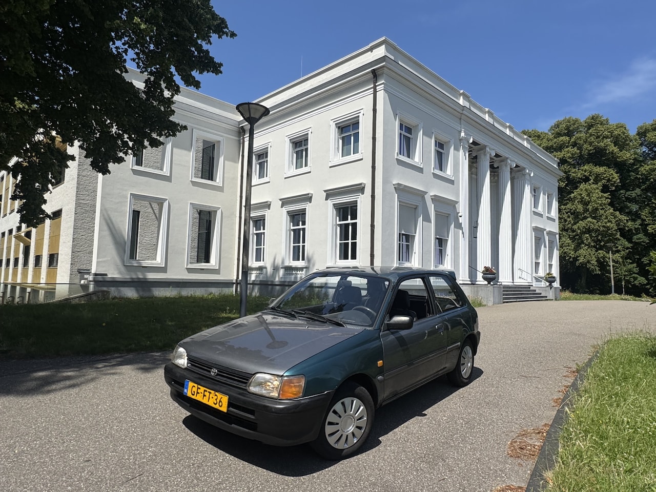 Toyota Starlet - 1.3i 12V SINDS '07 1 EIG ! 2 TONE - AutoWereld.nl