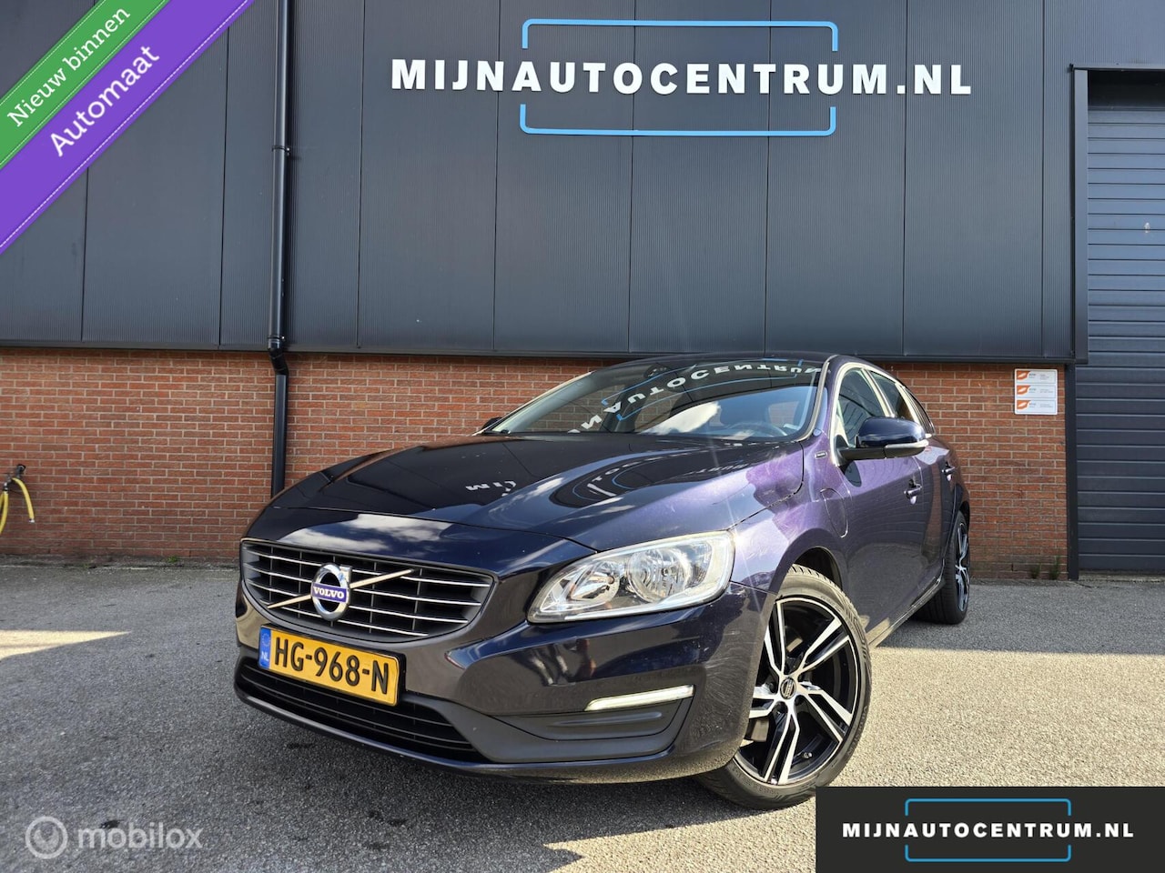 Volvo V60 - 2.4 D6 Twin Engine Momentum / DEALER ONDERHOUDEN - AutoWereld.nl