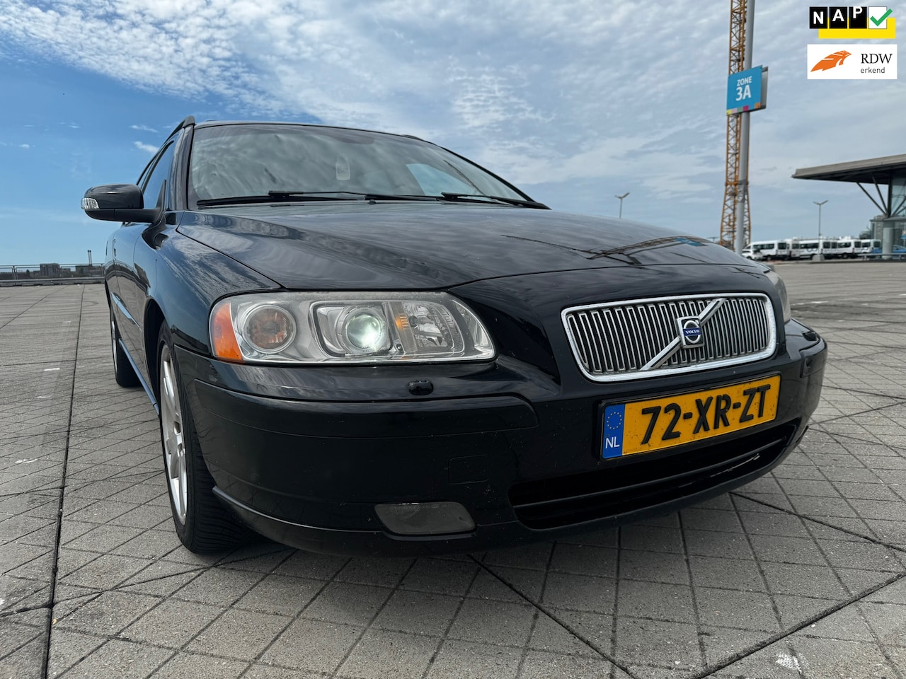 Volvo V70 - 2.4 Edition Sport AUT LEER CLIMA CRUISE CARPLAY - AutoWereld.nl