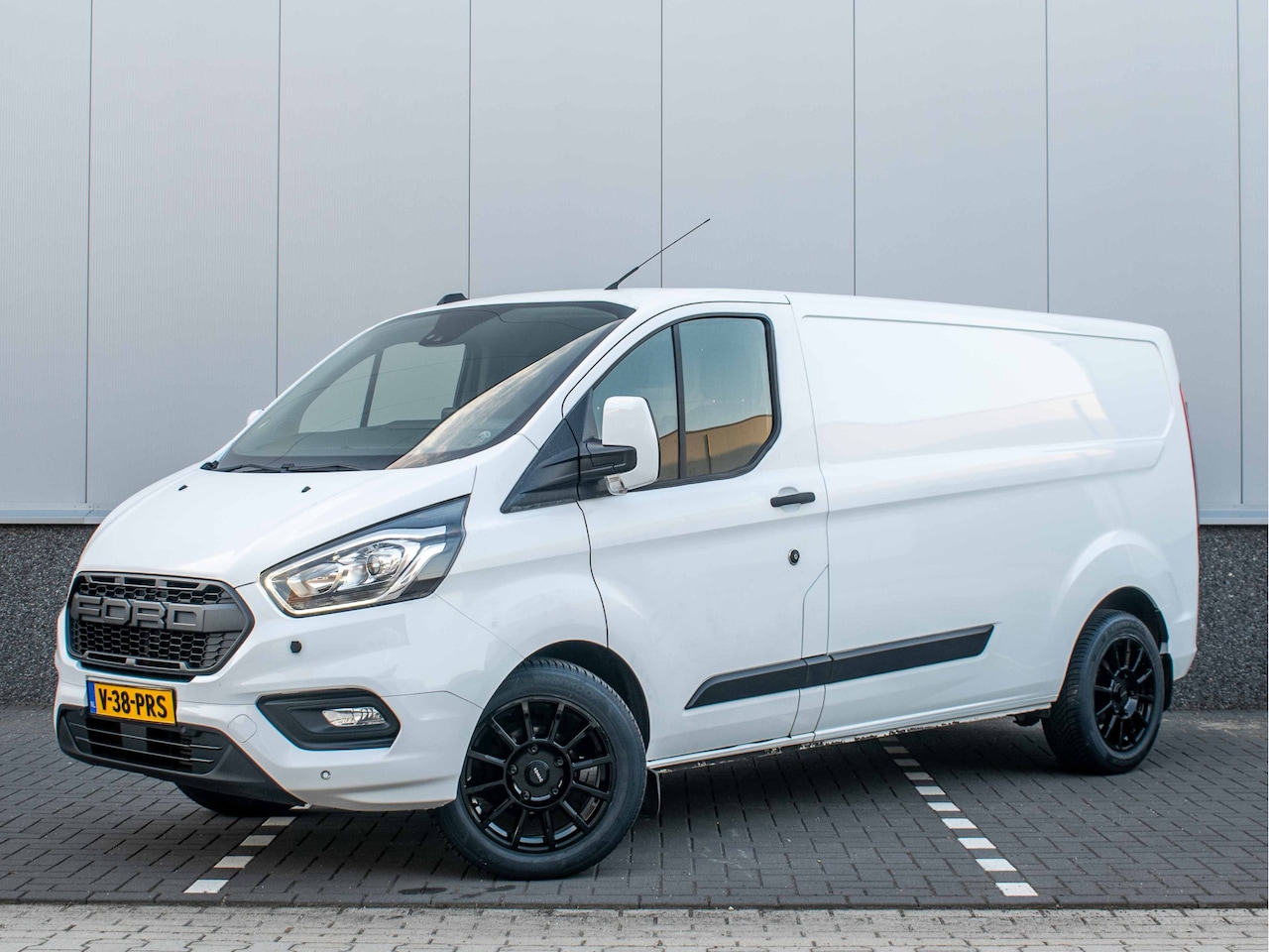 Ford Transit Custom - 300 2.0 TDCI L2H1 \ Trekhaak 2800kg | Carplay | Achteruitrijcamera | Stoelverwarming | Cru - AutoWereld.nl