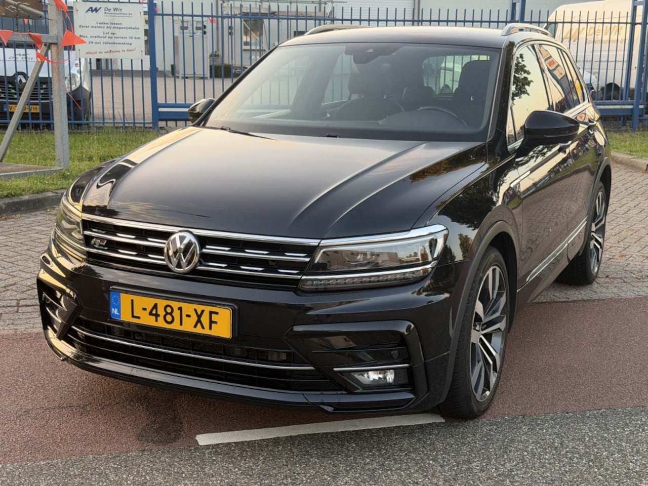 Volkswagen Tiguan - 1.5 TSI Highl. Bus R - AutoWereld.nl