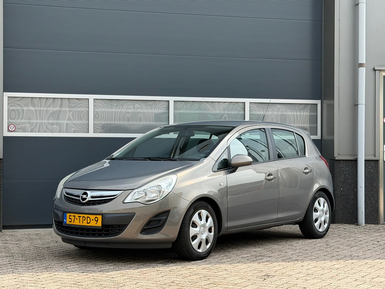 Opel Corsa - 1.2-16V Edition bj.2012 Autom|Airco|5 Drs|Nap. - AutoWereld.nl