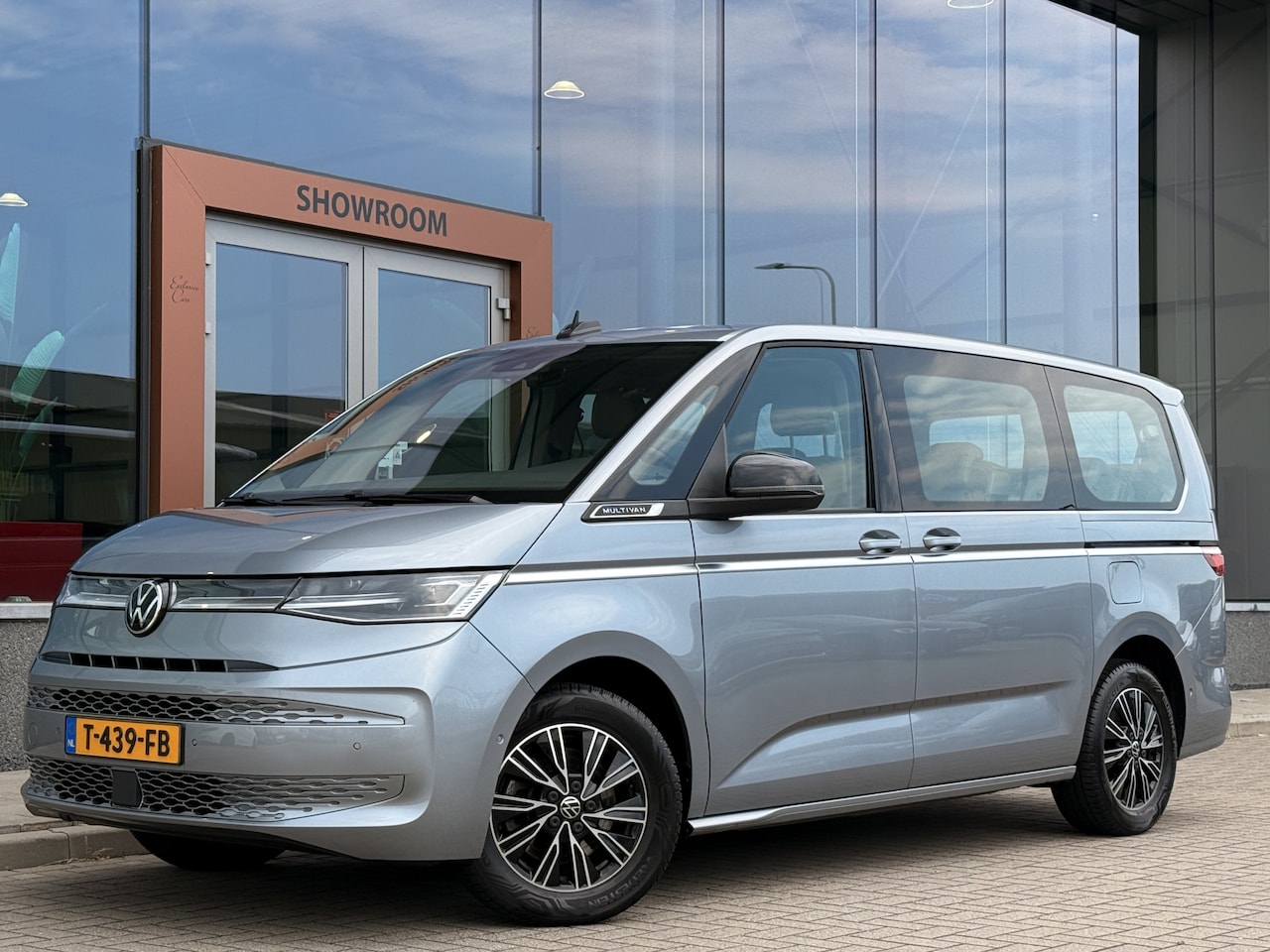 Volkswagen Multivan - 1.4 eHybrid L2H1 VIP Style | Elek. Trekhaak | ACC | Lane Assist | Apple Carplay | Elek. Sc - AutoWereld.nl