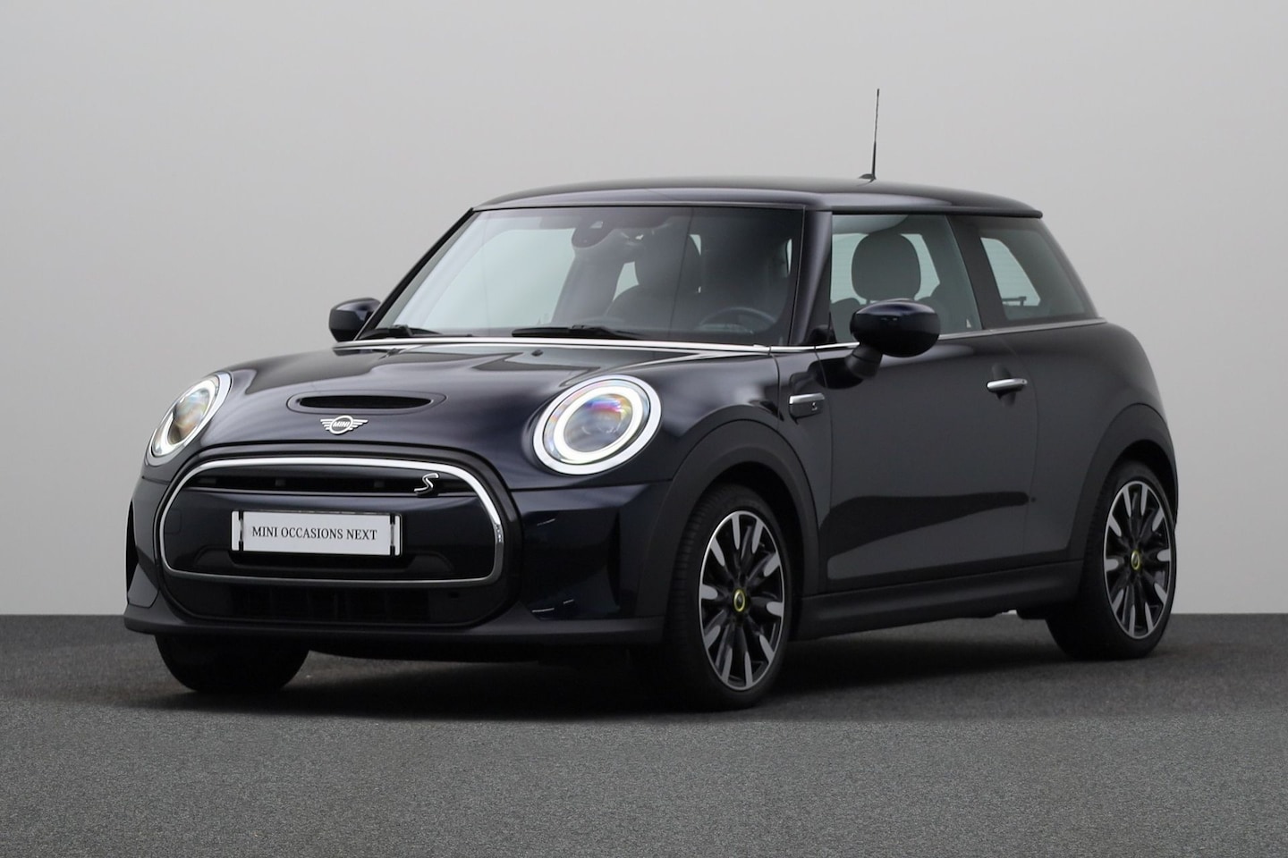 MINI Electric - MINI Yours 33 kWh | Comfort Access | Stoelverwarming | PDC Achter | Ambiance Verlichting | - AutoWereld.nl