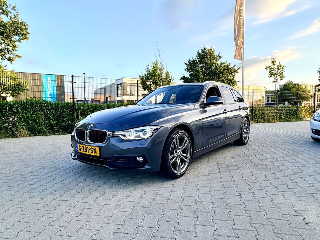 BMW 3-serie Touring - 2.0 316d Luxury Line - AutoWereld.nl