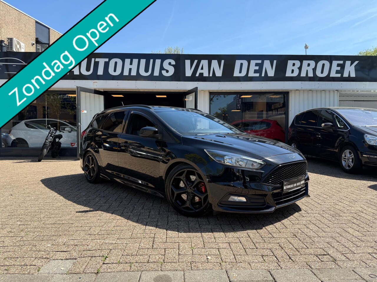 Ford Focus Wagon - 2.0 ST 250Pk Navi Cruise Climate Ctr Camera DAB Xenon Leer Elek Pakket Nw Apk - AutoWereld.nl