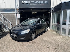Kia Cee'd Sporty Wagon - 1.6 X-tra/Zwart/Apk/Airco/Trekhaak/NAP/1e eigenaar/124DKM