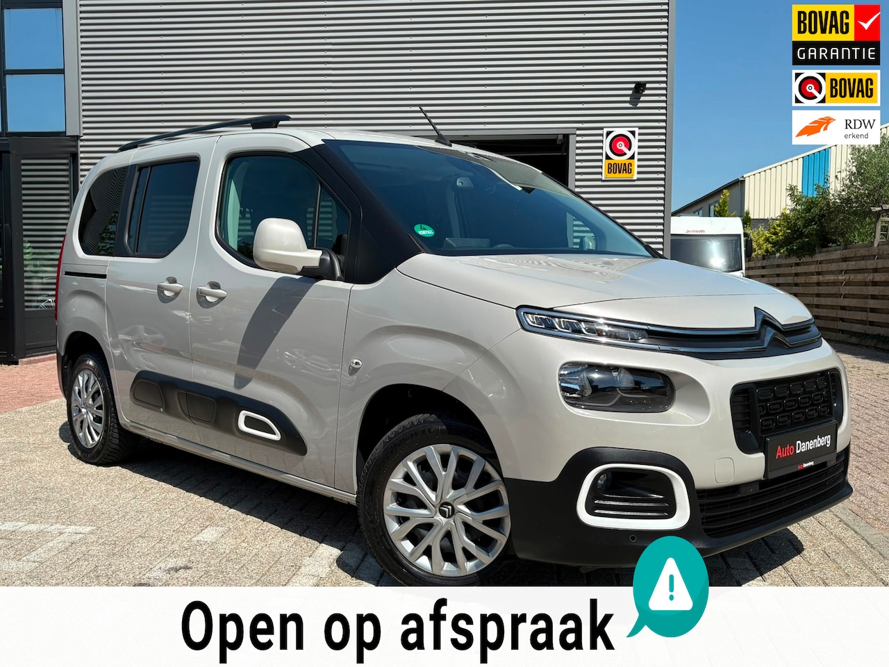 Citroën Berlingo - 1.2 PureTech Shine AUTOMAAT,CAMERA,Car-play,Cruis,Clima,Stoelverwarming,WeinigKM.Garantie - AutoWereld.nl