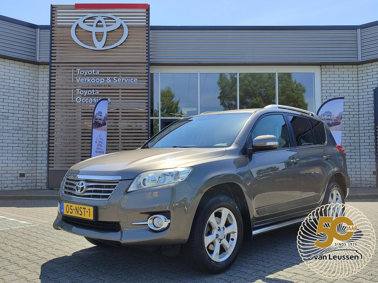 Toyota RAV4 - 2.0 VVT-i EXECUTIVE TREKHAAK 1500KG TREKGEW STOELVERW KEYLESS BLUETOOTH CAMERA NAVI CRUISE - AutoWereld.nl