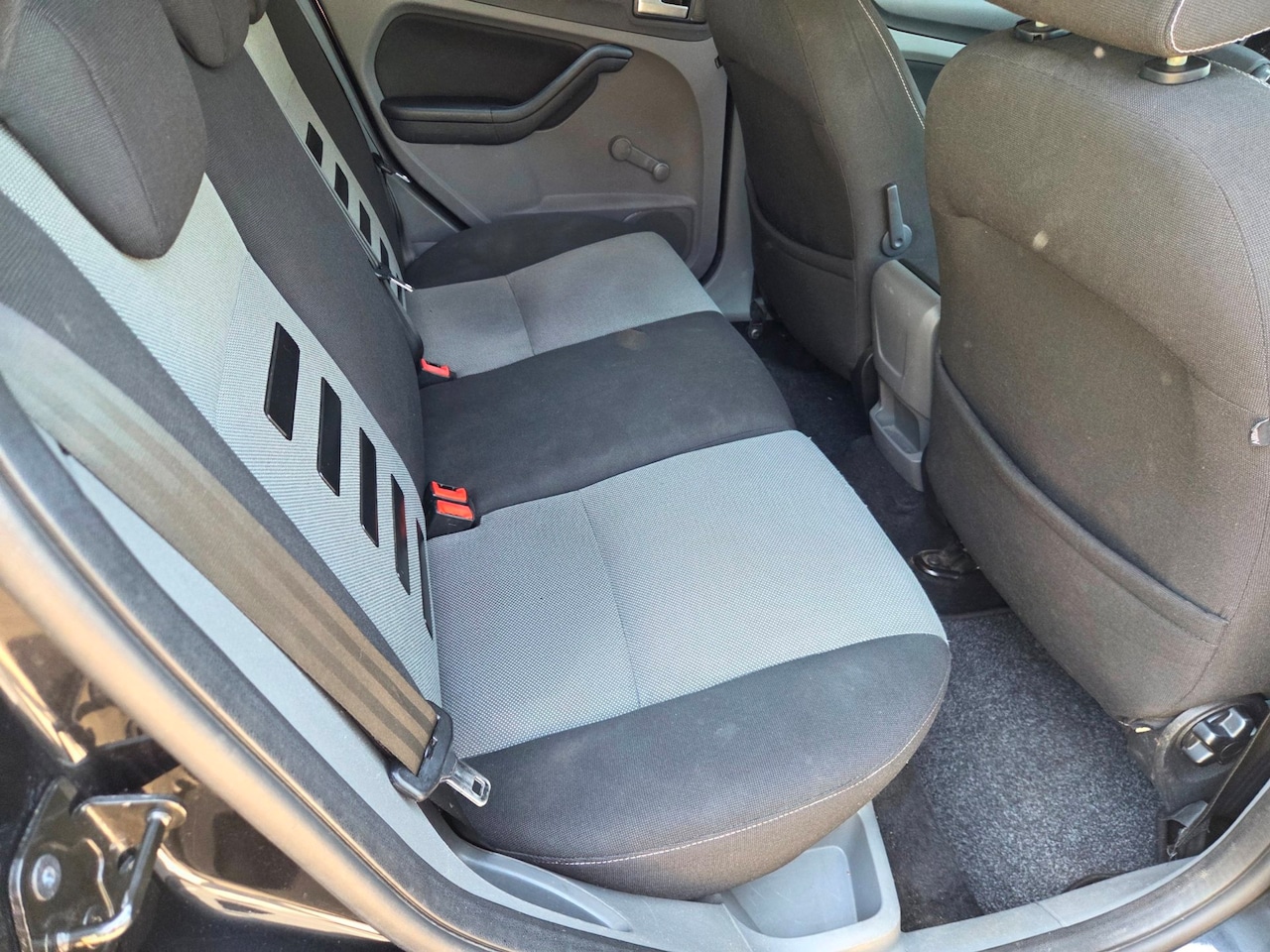 Ford Focus Wagon - 1.6 Comfort *LEES TEKST*