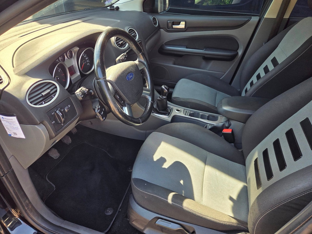 Ford Focus Wagon - 1.6 Comfort *LEES TEKST*