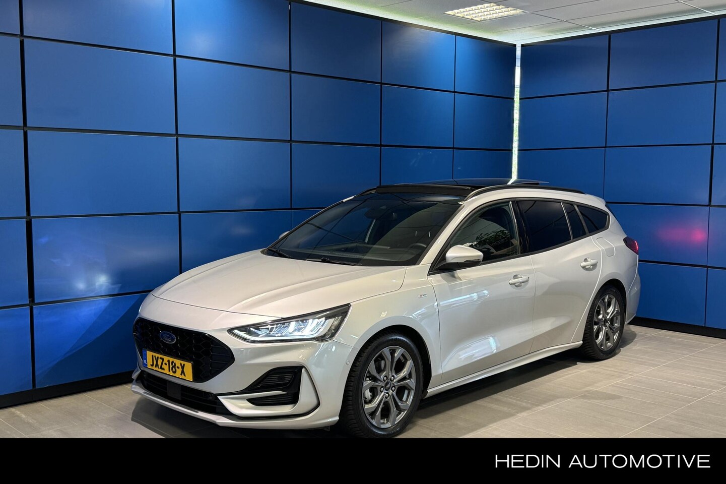 Ford Focus Wagon - 1.0 EcoBoost 155PK Hybrid ST Line X Automaat 155PK Automaat Panoramadak / trekhaak - AutoWereld.nl