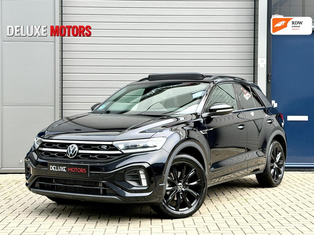 Volkswagen T-Roc - 1.5 TSI R-Line Black Style |Pano|Camera|I.Q - AutoWereld.nl