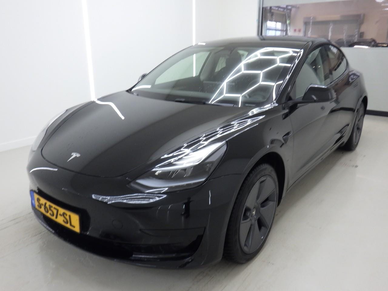 Tesla Model 3 - Standard RWD Plus 95% SoH UPGRADE [ AMD RYZEN+LFP-ACCU+WARMTEPOMP+AUTOPILOT ] - AutoWereld.nl