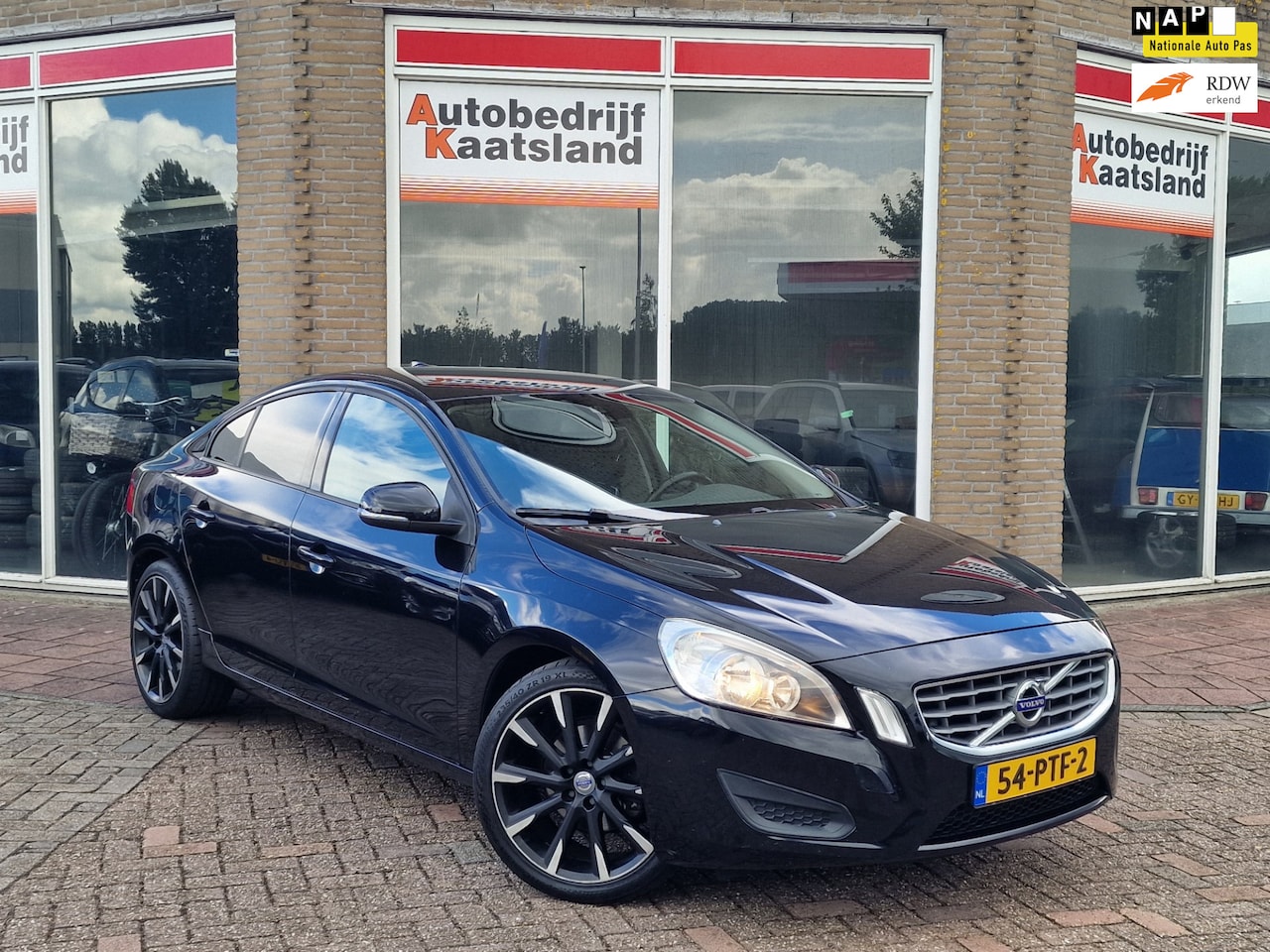 Volvo S60 - 1.6 T3 - Pdc - Clima - Cruise - Trekhaak - - AutoWereld.nl