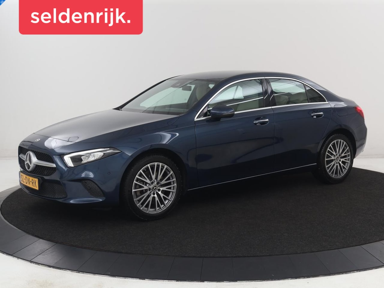 Mercedes-Benz A-klasse - 250e Urban | SOH 93.2% | Leder | Adaptive cruise | Keyless | Stoelverwarming | Sfeerverlic - AutoWereld.nl