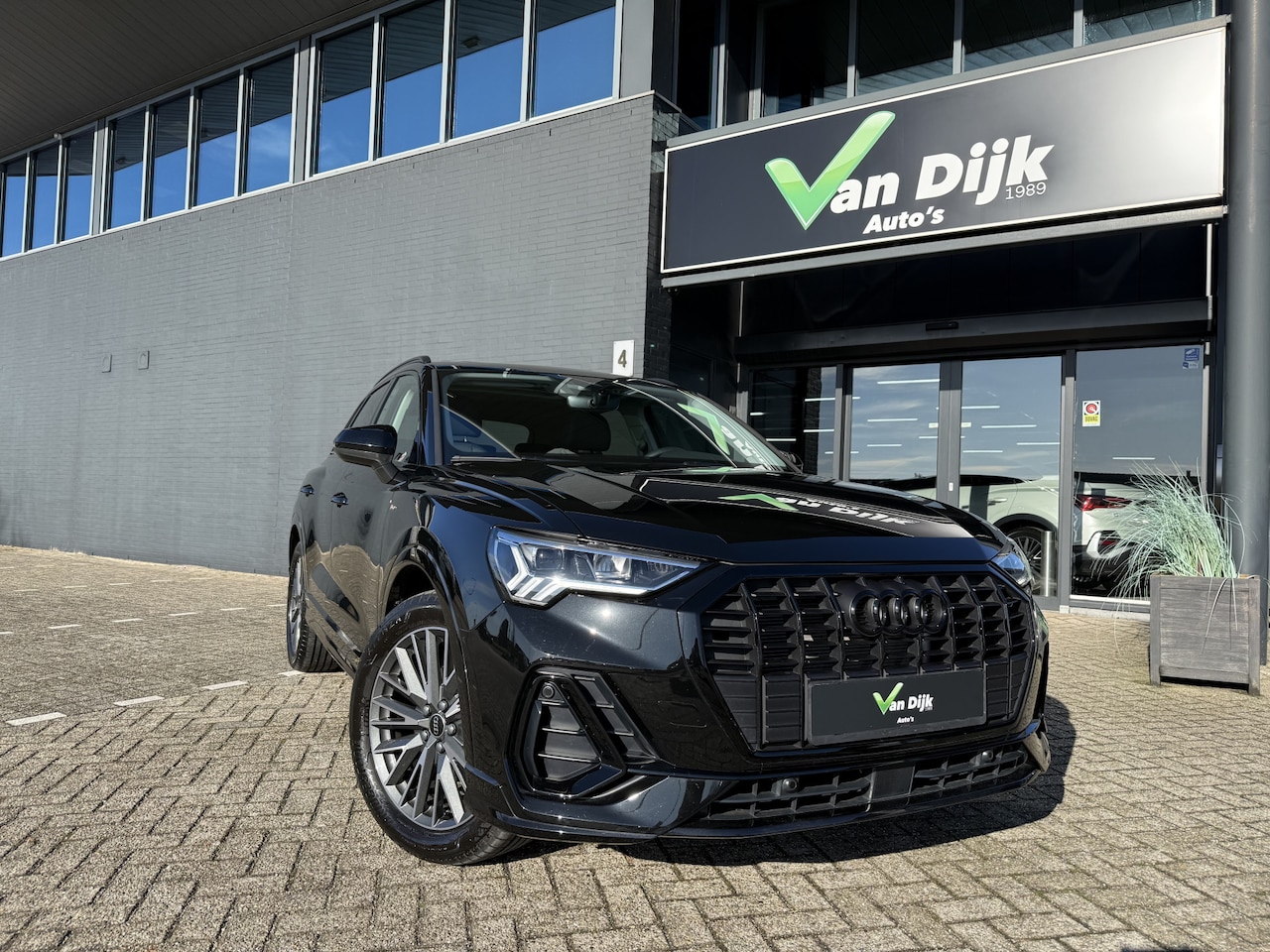 Audi Q3 - 35 TFSI S-Edition Panodak Leer Navi Camera - AutoWereld.nl