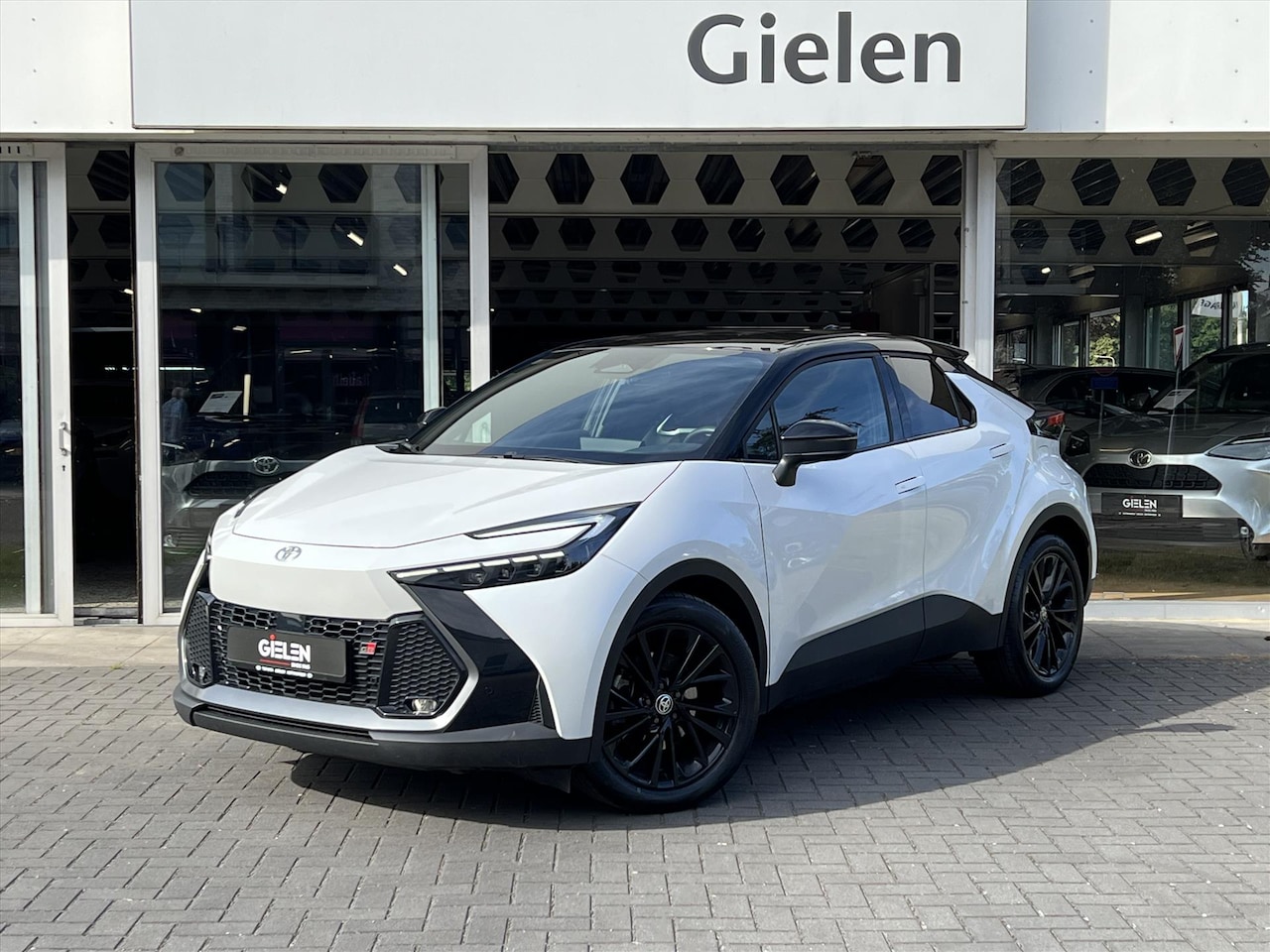 Toyota C-HR - 2.0 PHEV GR Sport | JBL, Geheugenfunctie, Stoel + Stuurverwarming, Groot scherm, 19 inch, - AutoWereld.nl