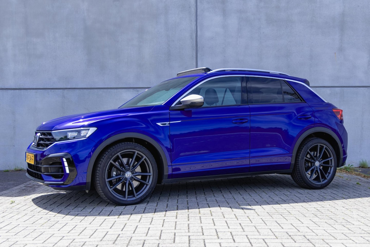Volkswagen T-Roc - 2.0 TSI 4Motion R Pano l Beats l Dealer oh - AutoWereld.nl
