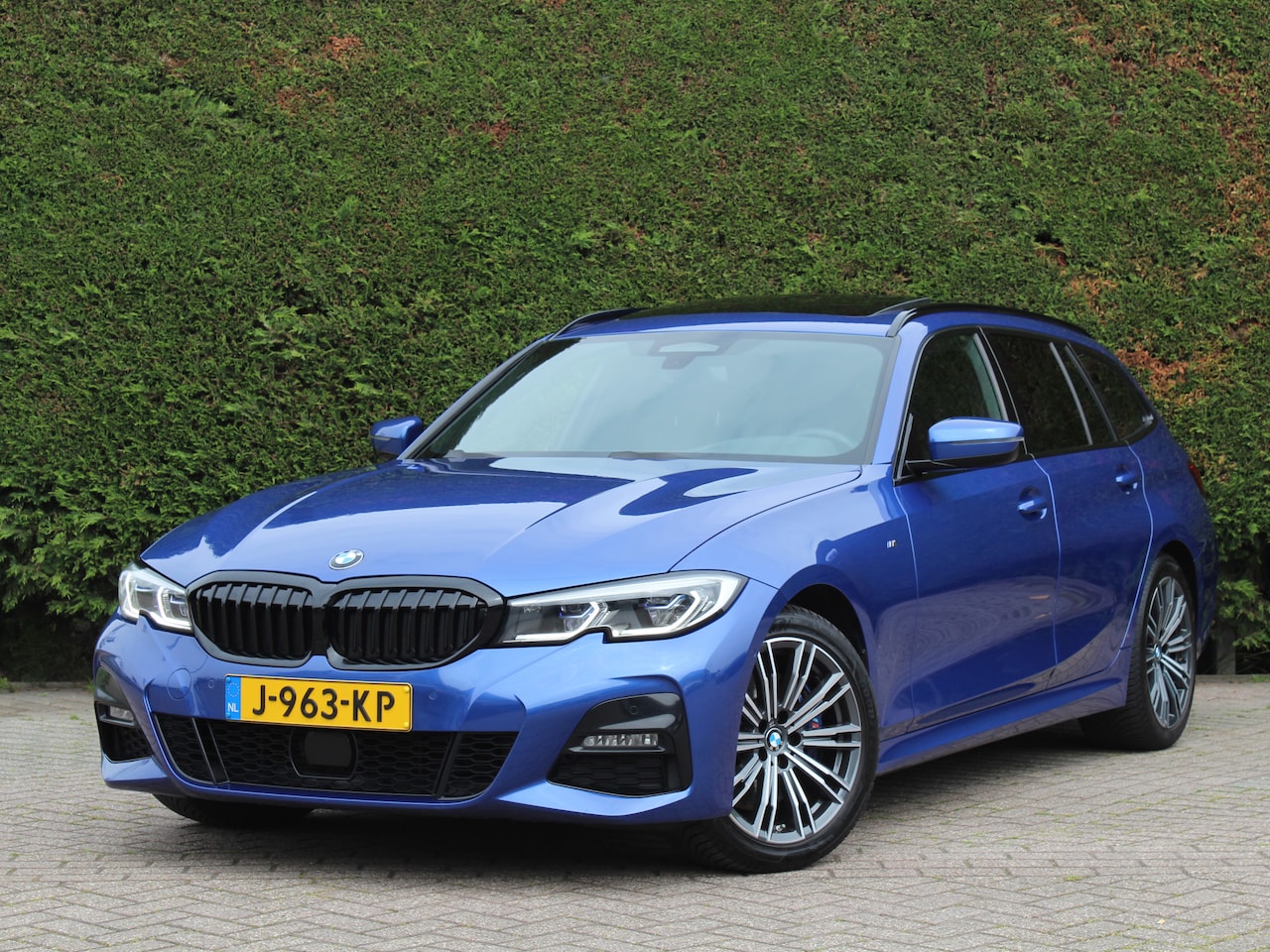 BMW 3-serie Touring - 330d xDrive High Executive M Sport | Panoramadak | Camera | Carplay - AutoWereld.nl