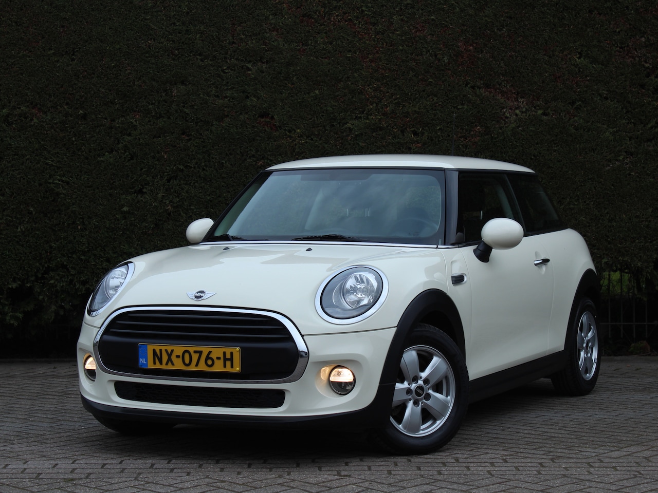 MINI One - Mini 1.2 Salt Business | Navigatie - AutoWereld.nl