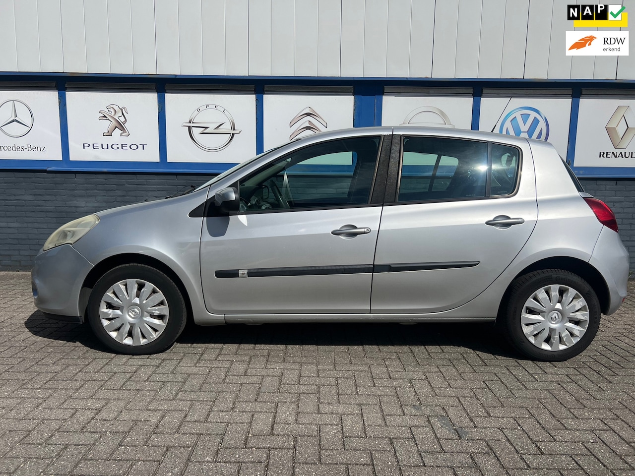 Renault Clio - 1.2 Sélection Business 2010 NWE.APK 2495EU - AutoWereld.nl