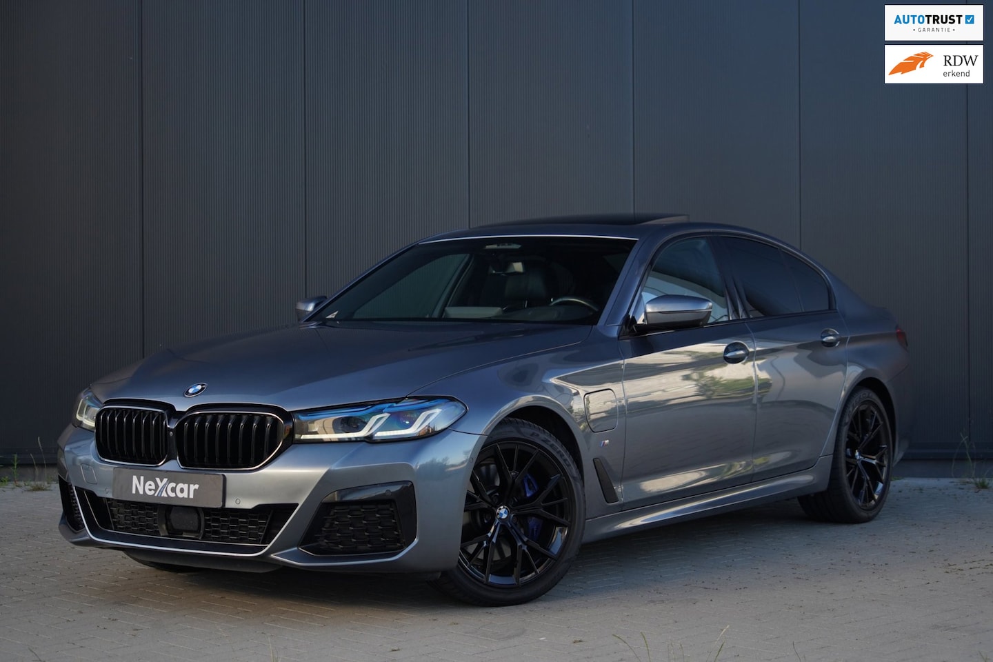 BMW 5-serie - 530e Business Edition Plus Pano|Memory|M-sport|360°|trekhaak|Head-up|Lazer|NAP|garantie|HU - AutoWereld.nl
