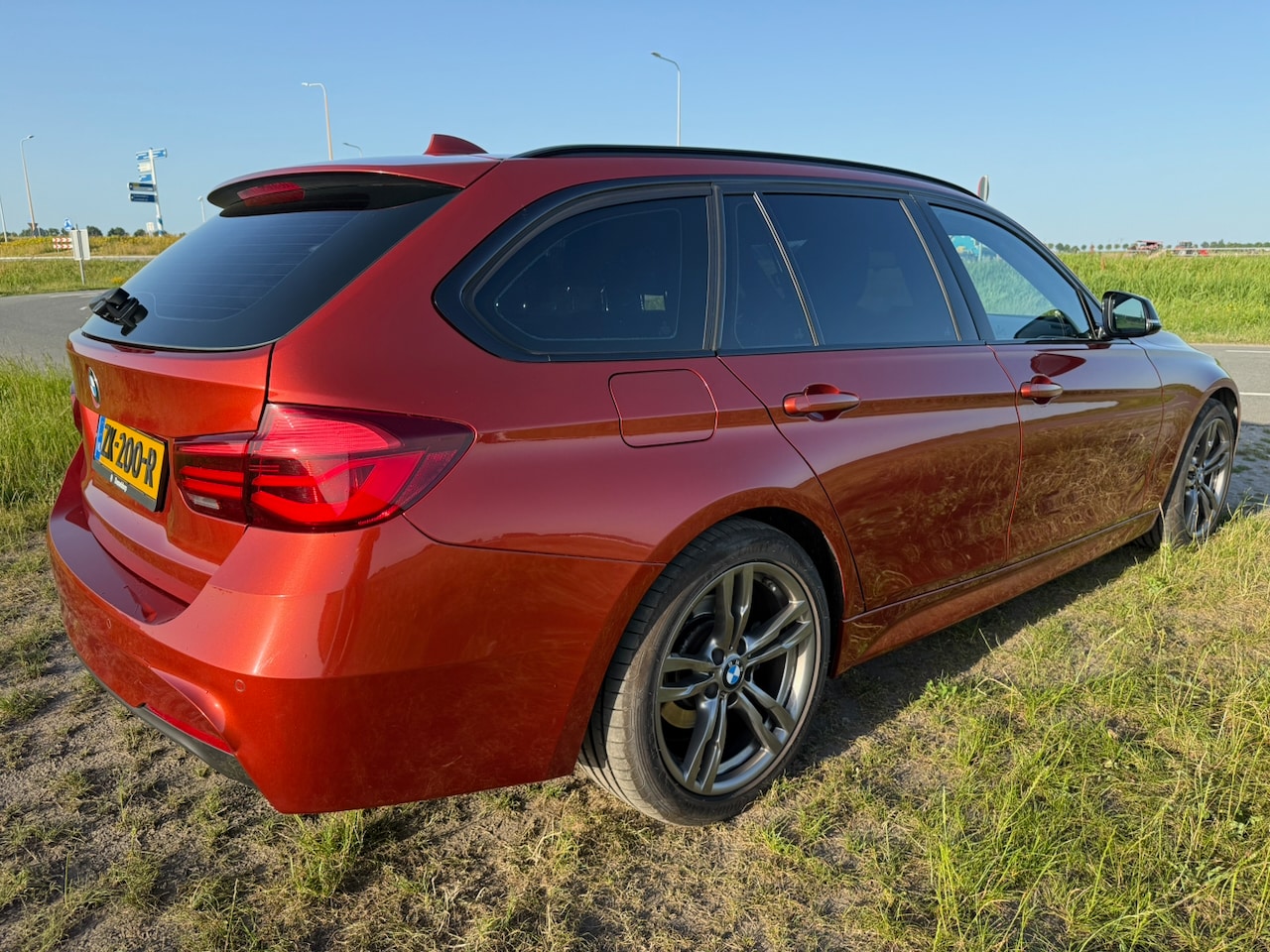 BMW 3-serie Touring - 320i xDrive M Sport Edition 2.0 liter Twin Turbo, automaat, pano, trekhaak - AutoWereld.nl