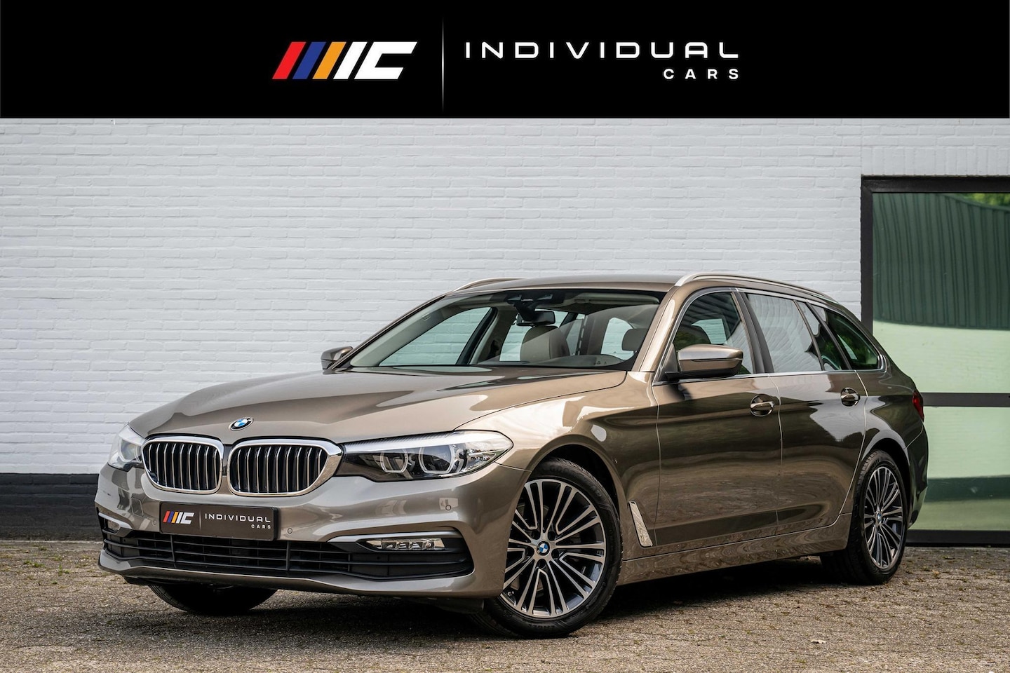 BMW 5-serie Touring - 520i Executive Leder Trekhaak LED Orig NL Auto - AutoWereld.nl