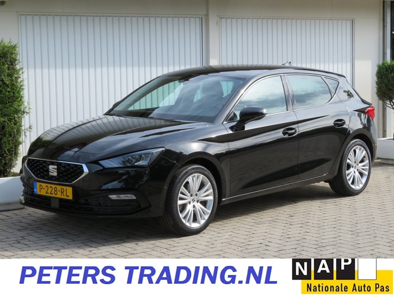 SEAT Leon - 1.0 TSI 110pk Business Intense ADAPT CRUISE-CAMERA-1e EIG.-NL AUTO- - AutoWereld.nl