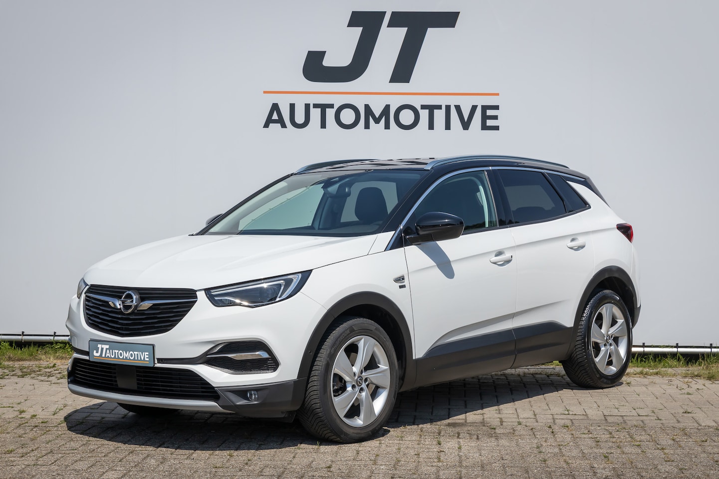 Opel Grandland X - 1.2 Turbo 120 jaar edition Trekhaak | Stoelverwarming | Stuurverwarming | Cruise control | - AutoWereld.nl