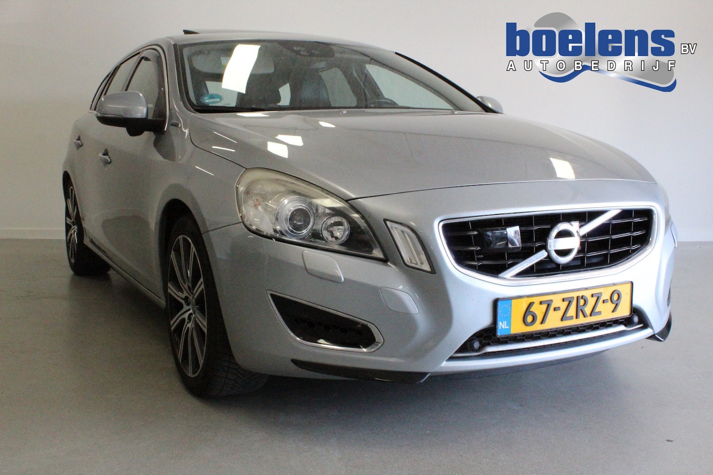 Volvo V60 - 2.4 D6 AWD Plug-In Hybrid Pure Limited | NO.011 | NAVI | SCHUIF-/KANTELDAK | CAMERA | STOE - AutoWereld.nl