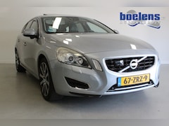 Volvo V60 - 2.4 D6 AWD Plug-In Hybrid Pure Limited | NO.011 | NAVI | SCHUIF-/KANTELDAK | CAMERA | STOE