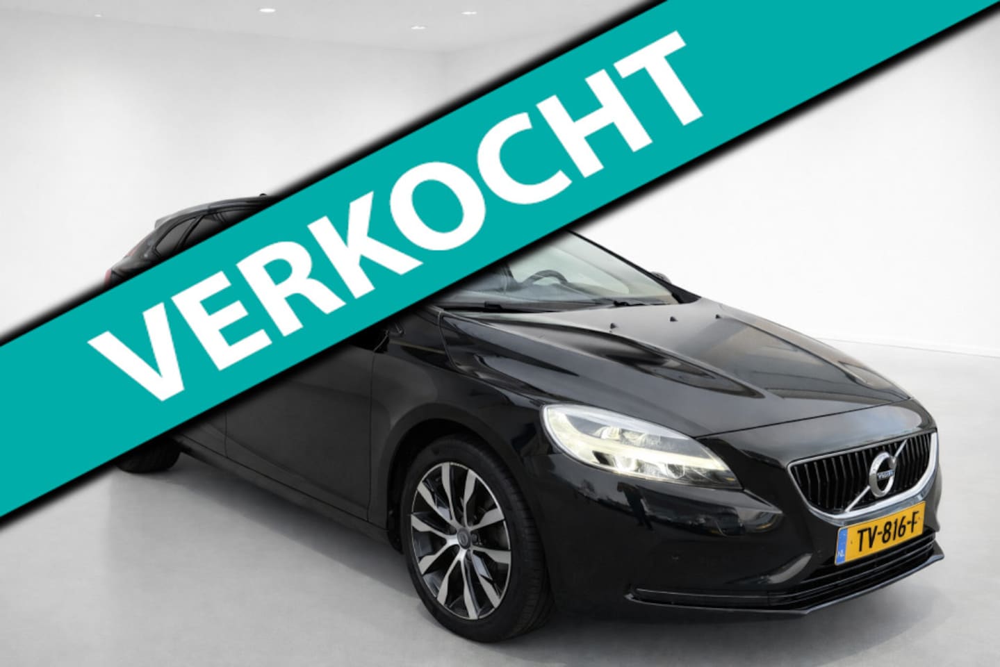 Volvo V40 - 2.0 T3 Dynamic Edition 2.0 T3 Dynamic Edition, panoramadak, climat, cruise, lichtmetaal, trekhaak, naviagatie, T3 - AutoWereld.nl