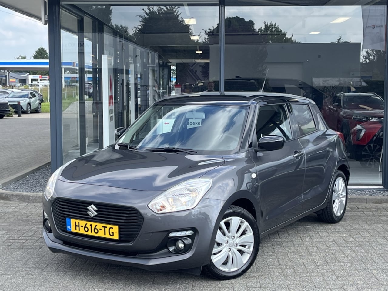 Suzuki Swift - 1.2 Select | Stoelverwarming | Camera | All Seasons - AutoWereld.nl