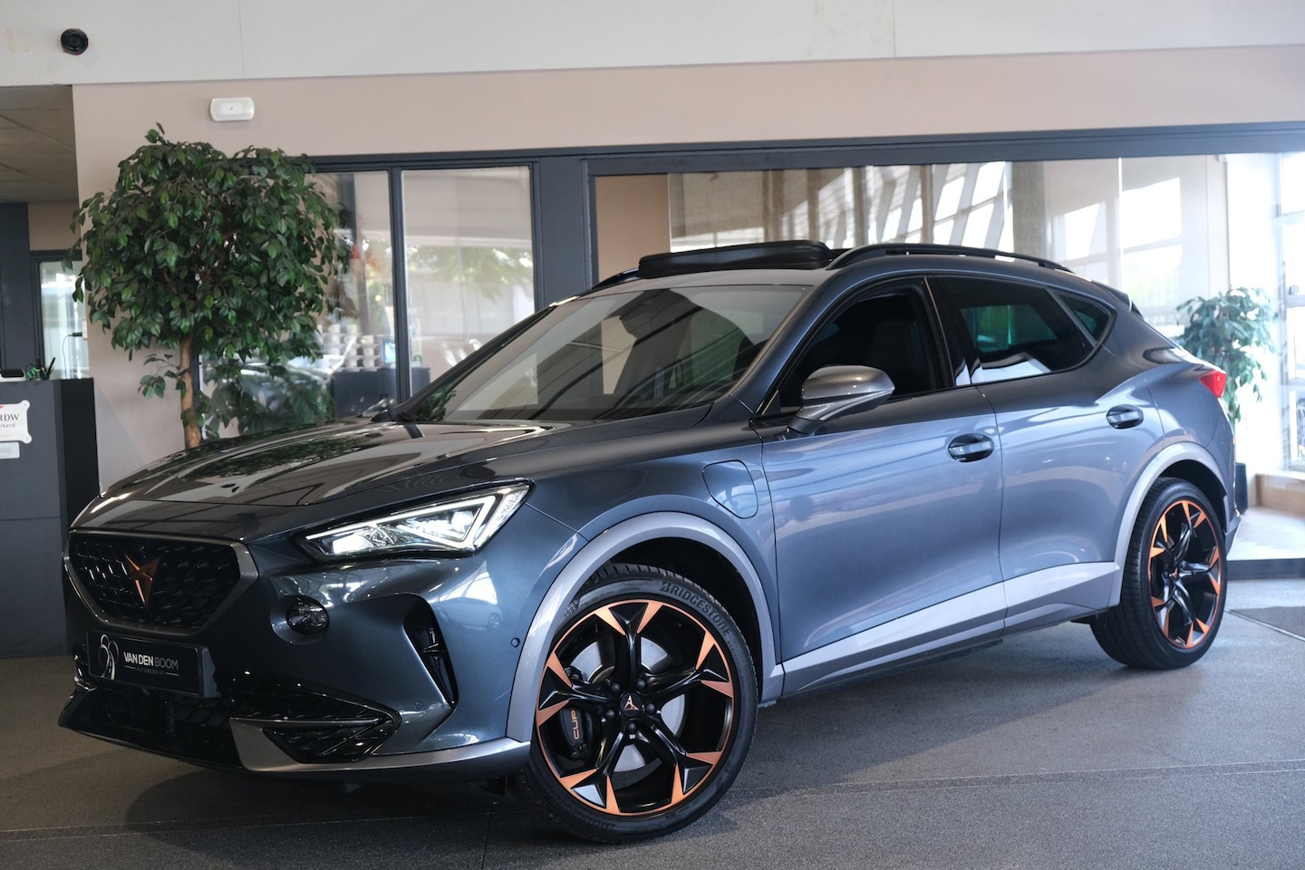 CUPRA Formentor - 1.4 e-Hybrid VZ Copper 245PK Pano Trekhaak 360Cam Navi ACC - AutoWereld.nl