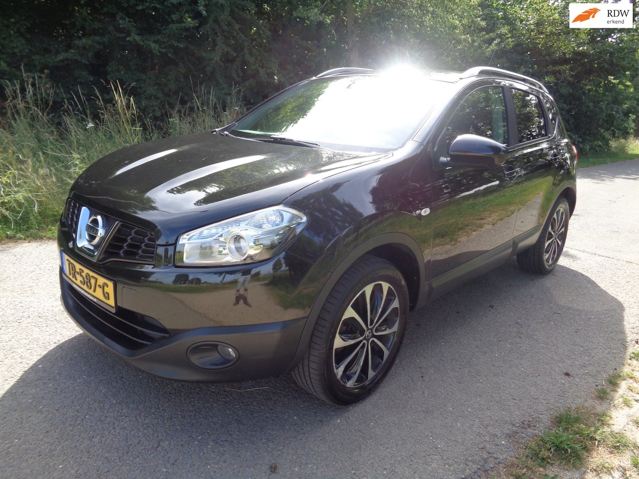 Nissan Qashqai - 1.6 Connect Edition Panoramadak!Trekhaak!Cam.! - AutoWereld.nl