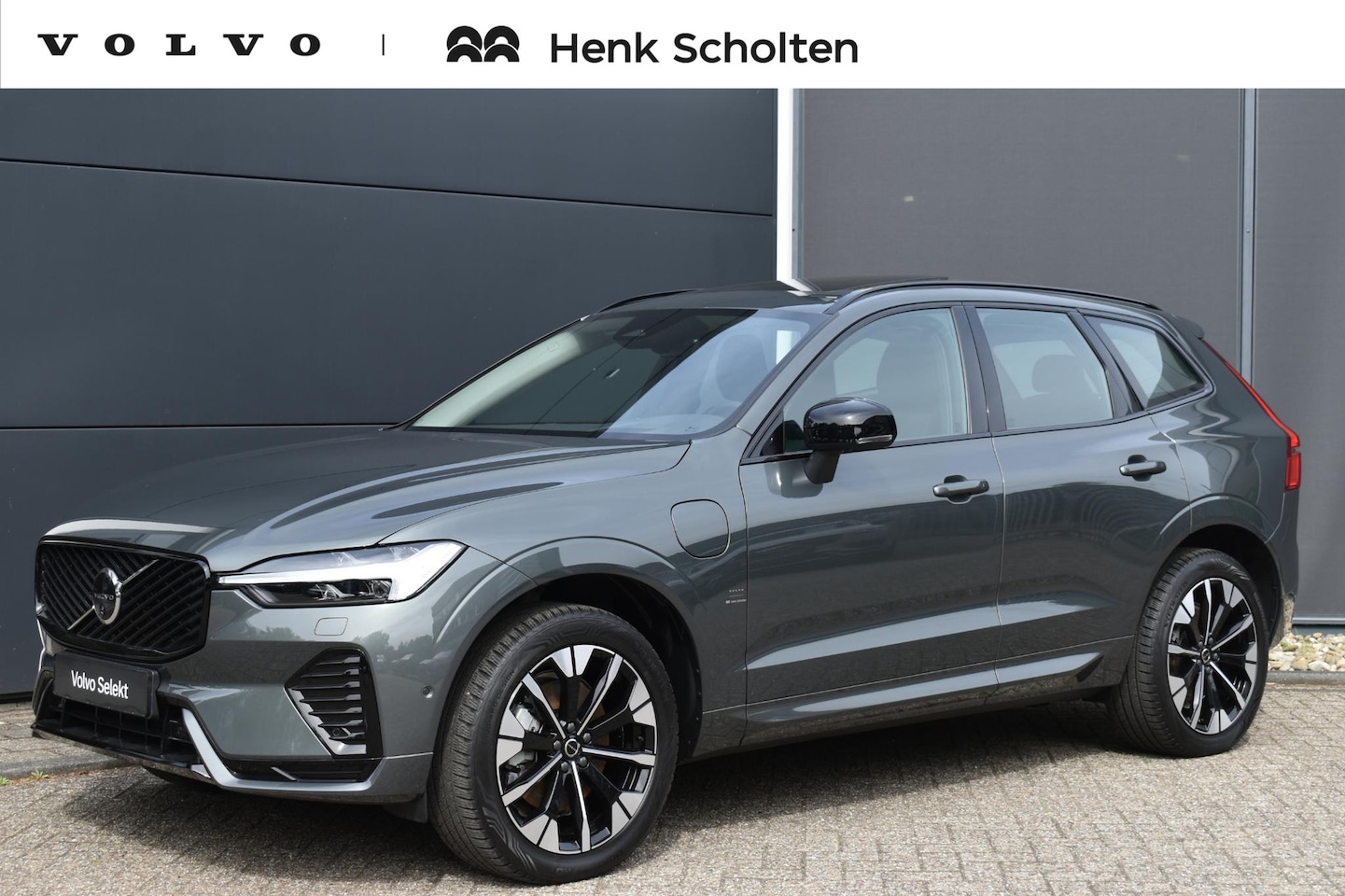 Volvo XC60 - T6 Plug-in hybrid AWD Ultra Dark | Trekhaak | Panoramadak | Head up display | 360 graden c - AutoWereld.nl