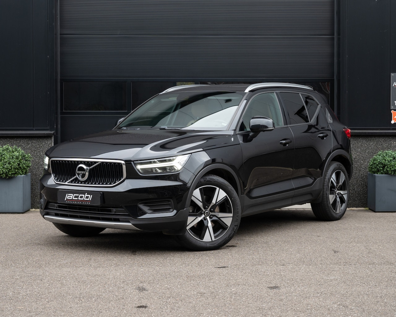 Volvo XC40 - 2.0 T4 R-Design | Pano | Leder | Harman Kardon | Adapt Demping | Virtual | ACC | Lane & Si - AutoWereld.nl