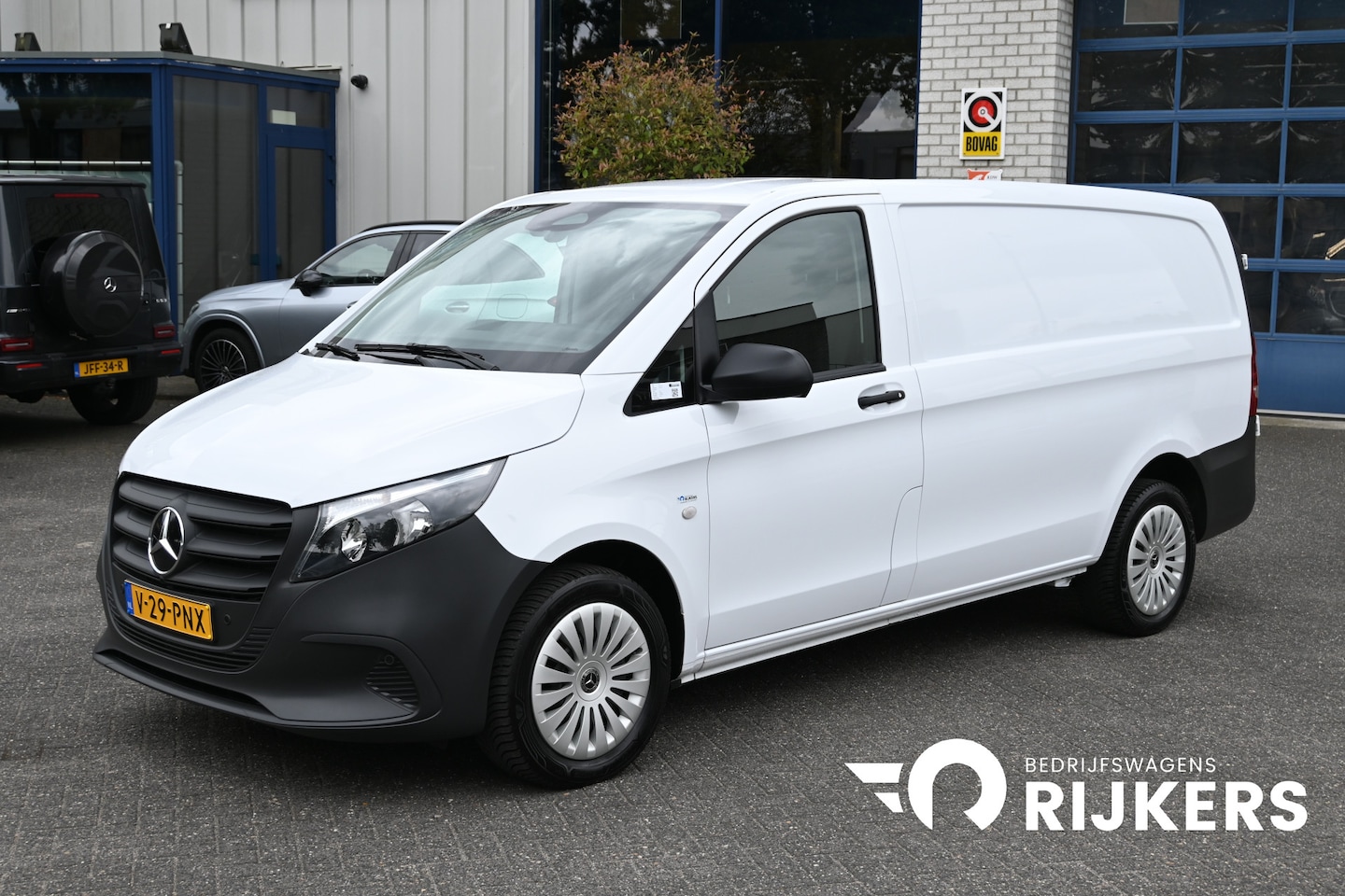 Mercedes-Benz Vito - 116 CDI L2 Pro MBUX Navigatie, Trekhaak, Etc. - AutoWereld.nl