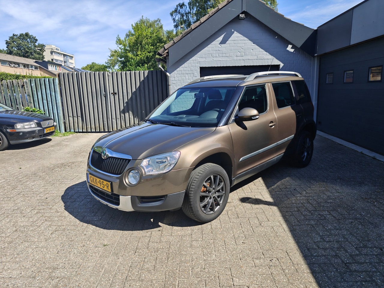 Skoda Yeti - 1.2 TSI Ambition 1.2 TSI Ambition,Cruise control,Parkeersensoren,Climate control,Isofix,Trekhaak,Licht meta - AutoWereld.nl