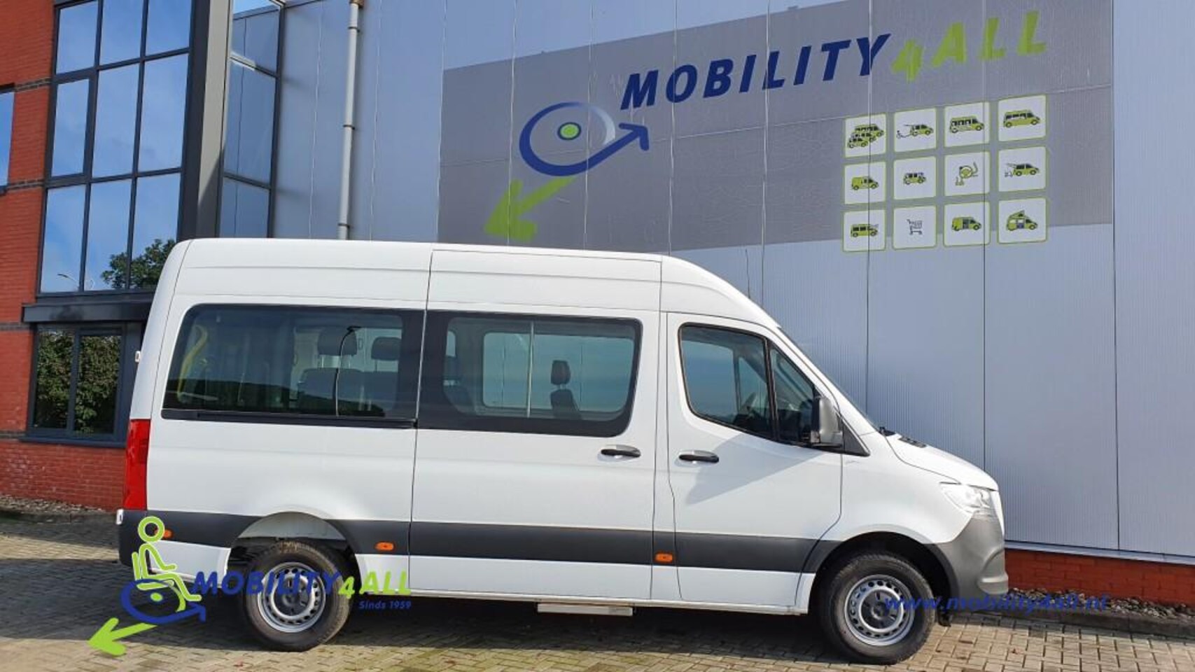 Mercedes-Benz Sprinter - Nieuw. 9-persoons rolstoelbus - AutoWereld.nl