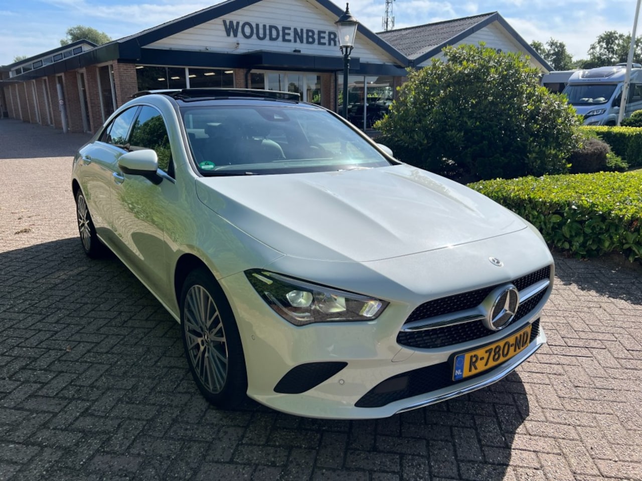 Mercedes-Benz CLA-Klasse - CLA 250e Luxury  Panodak, Key-less go, DAB, Camera - AutoWereld.nl