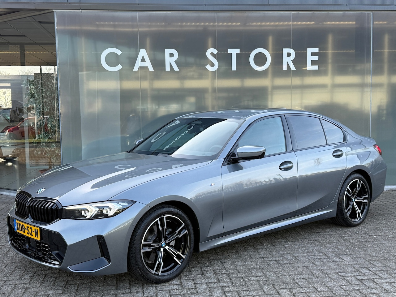 BMW 3-serie - 320i M-Sport Laser|Adap Cruise|HuD|Leder|Fabrieksgarantie - AutoWereld.nl