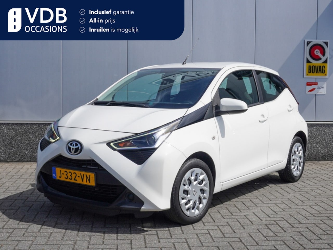 Toyota Aygo - 1.0 VVT-i x-play Automaat | CarPlay | Camera | NAP | Airco - AutoWereld.nl