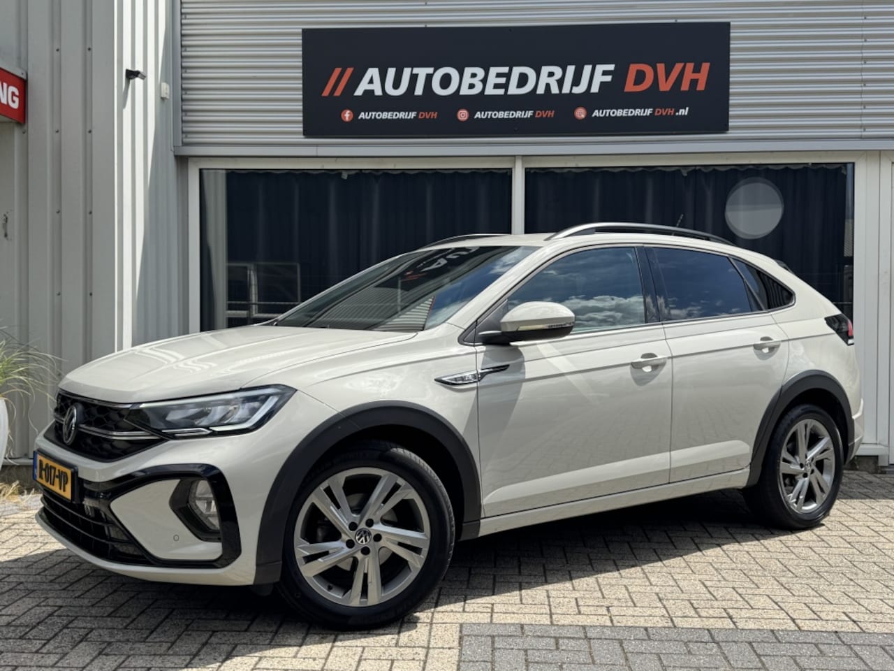 Volkswagen Taigo - 1.0 TSI R-Line 1.0 TSI R-Line, Virt Dash, Camera. Cruise, NAP - AutoWereld.nl