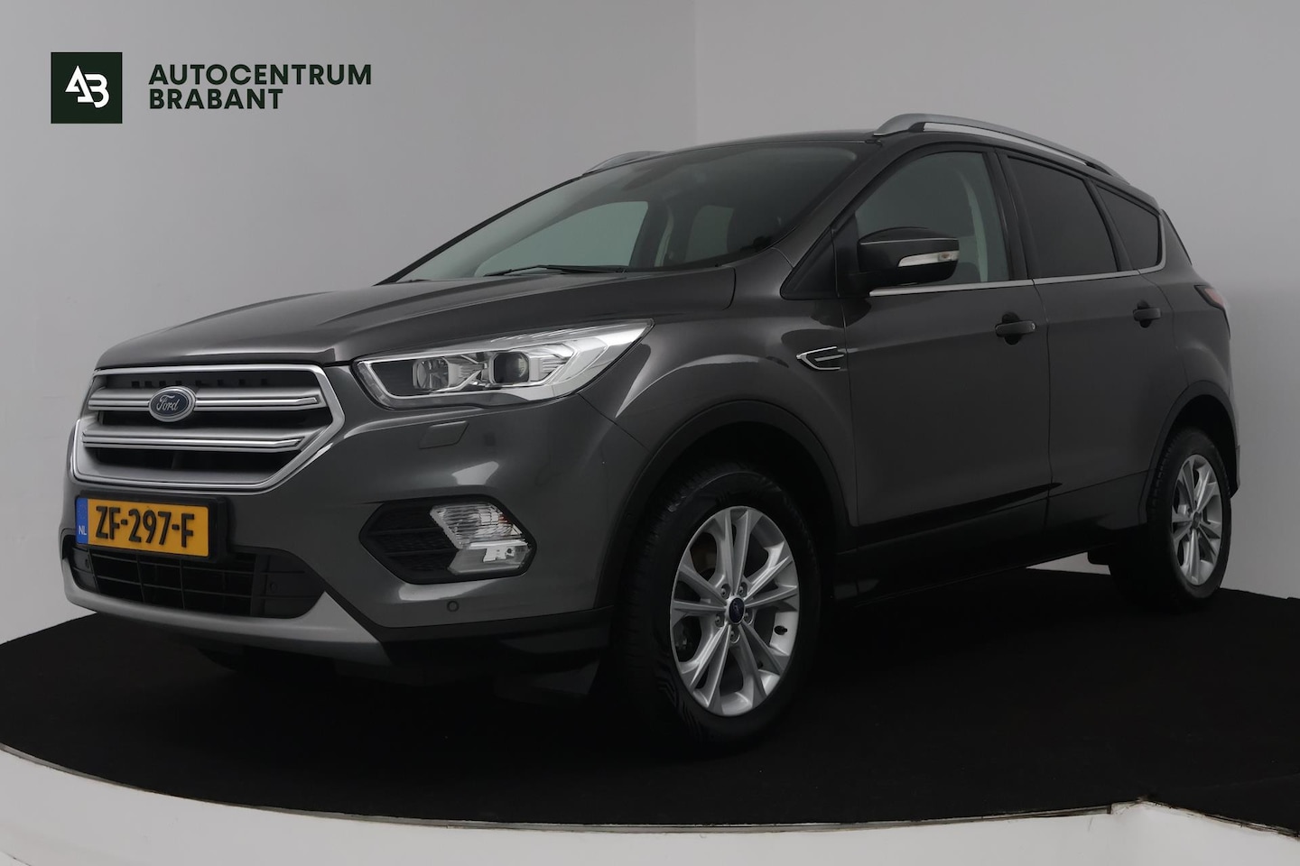 Ford Kuga - 1.5 EcoBoost Titanium (TREKHAAK, STOEL/STUUR VERWARMING, NAVIGATIE, PARKEERSENSOREN) - AutoWereld.nl