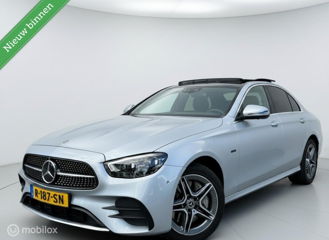 Mercedes-Benz E-klasse - E300 e 4MATIC AMG Line Pano Burmester 360 Camera Carplay Adaptieve Cruise - AutoWereld.nl